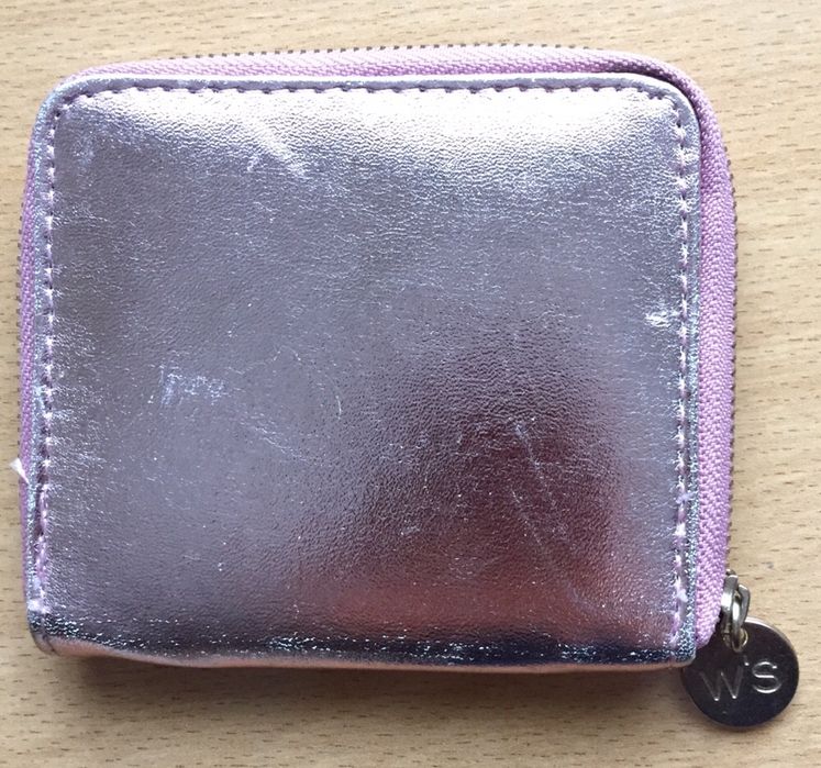 Porta-moedas e notas stradivarius