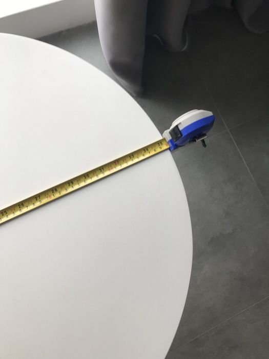 Кофейний столік на деревьяній ножцв