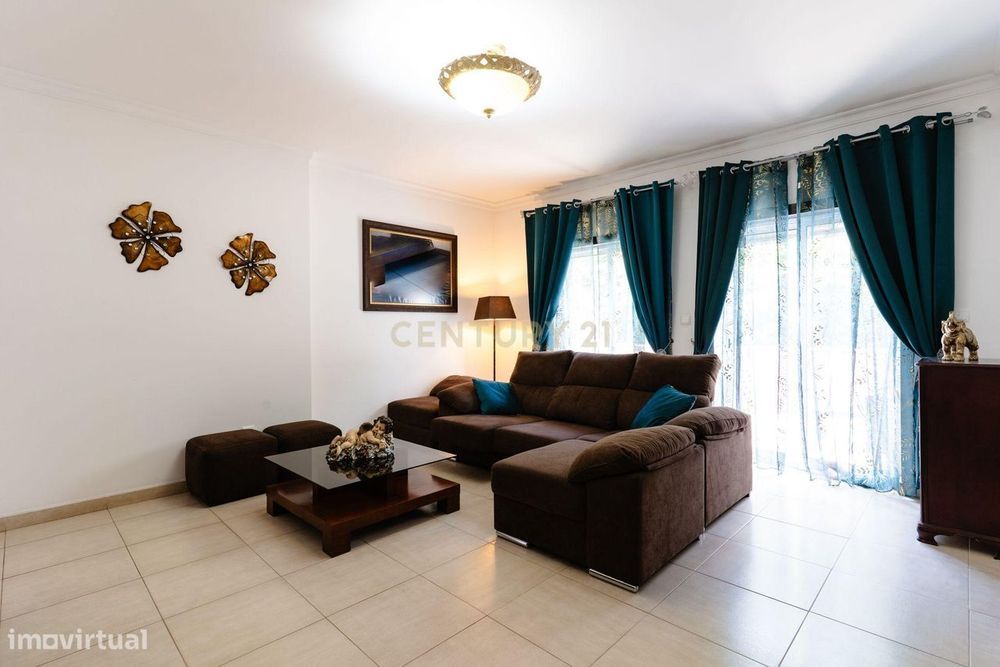 Apartamento T3, em condominio com piscina, no centro de Beja