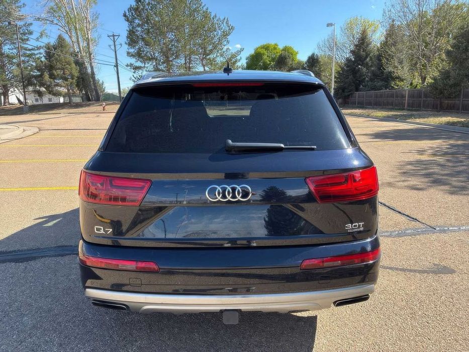 AUDI Q7      2017