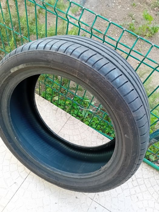 Vendo pneu Bridgestone 225/45 17