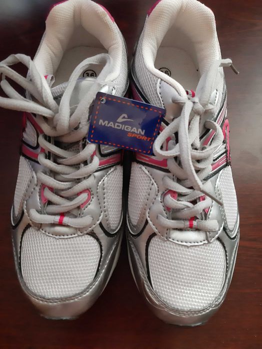 Кросівки жіночі 36 р.