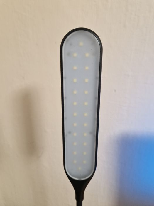 Светодиодная настольная лампа Светкомплект LED TB 006 6W (5500K)Описание:Продам стильную настольную LED-лампу