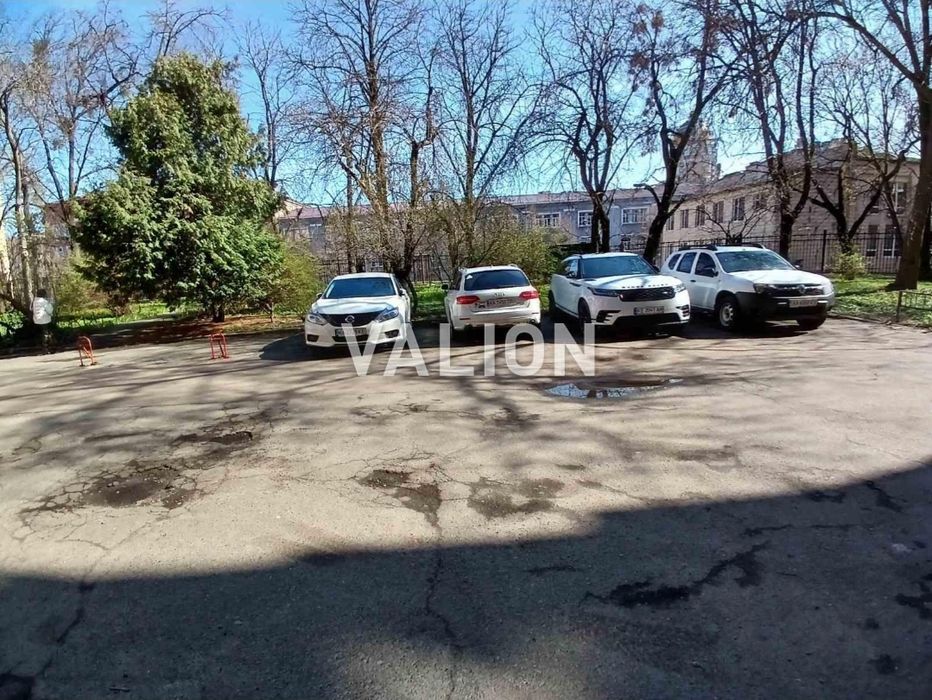 Без % Продаж 2К квартири на Печерську по  вул. Генерала Алмазова, будинок 1 , метро Печерська