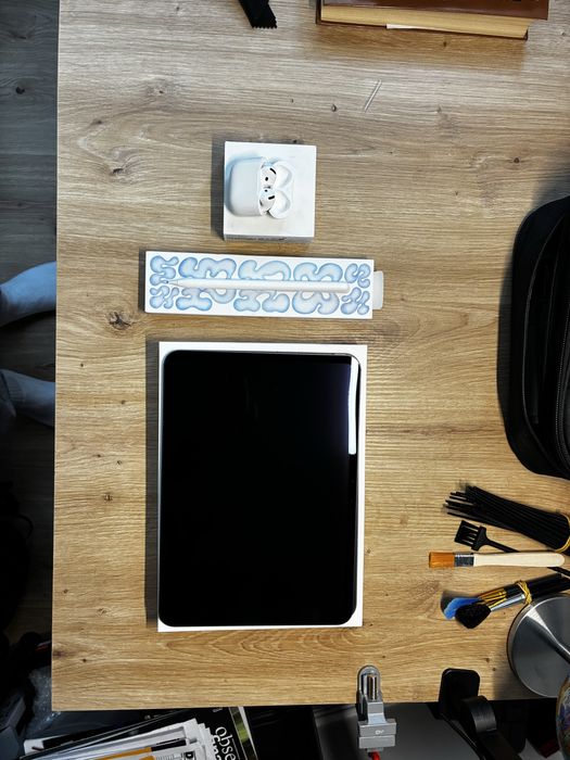 Zestaw iPad Pro 11 - inch (M4) Wi-Fi, AirPods 4, Pensil Pro