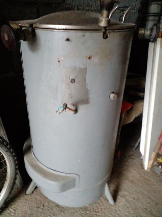 Автоклав. Електричний. Працює в автоматичному режимі.