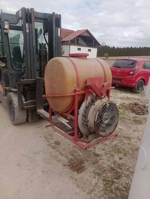 Opryskiwacz sadowniczy 200 litrów