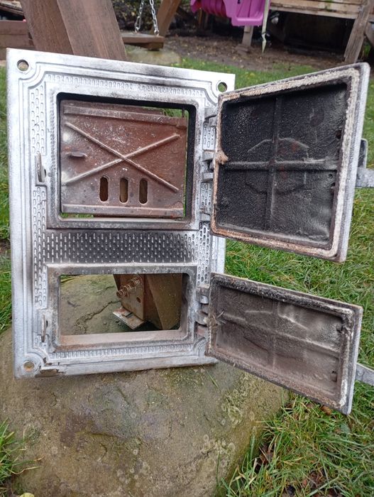 Drzwiczki żeliwne do pieca kaflowego