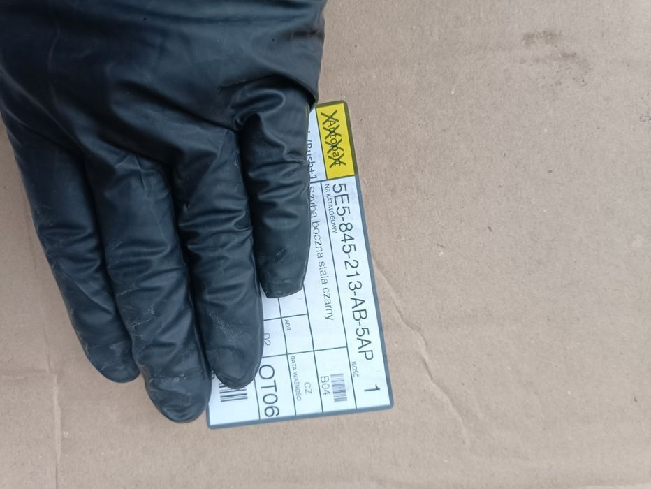 Skoda Octavia IV 4 szyba boczna drzwi tylnych lewych tył nowa oryginal
