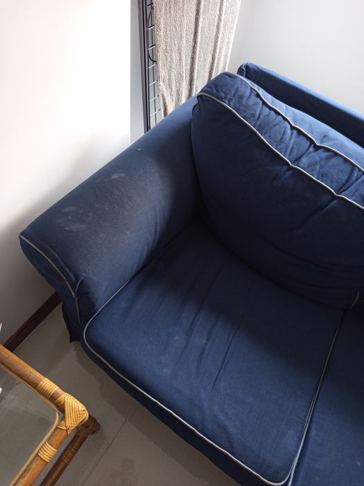 Sofá IKEA azul usado