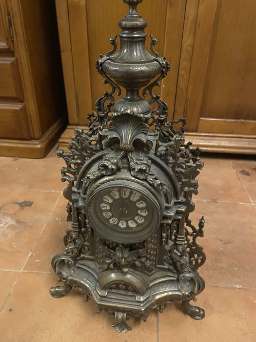 Magnífico Relógio de Mesa / Lareira Antigo em Bronze – Estilo Rococó / Barroco