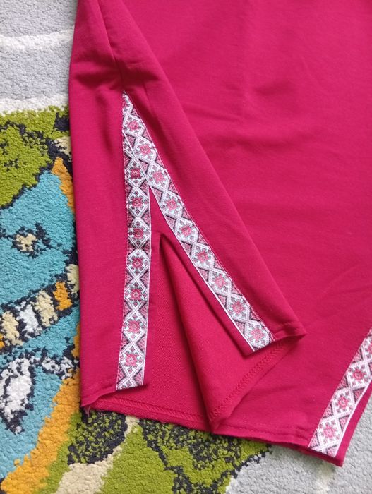 Продам спідничку з вишивкою