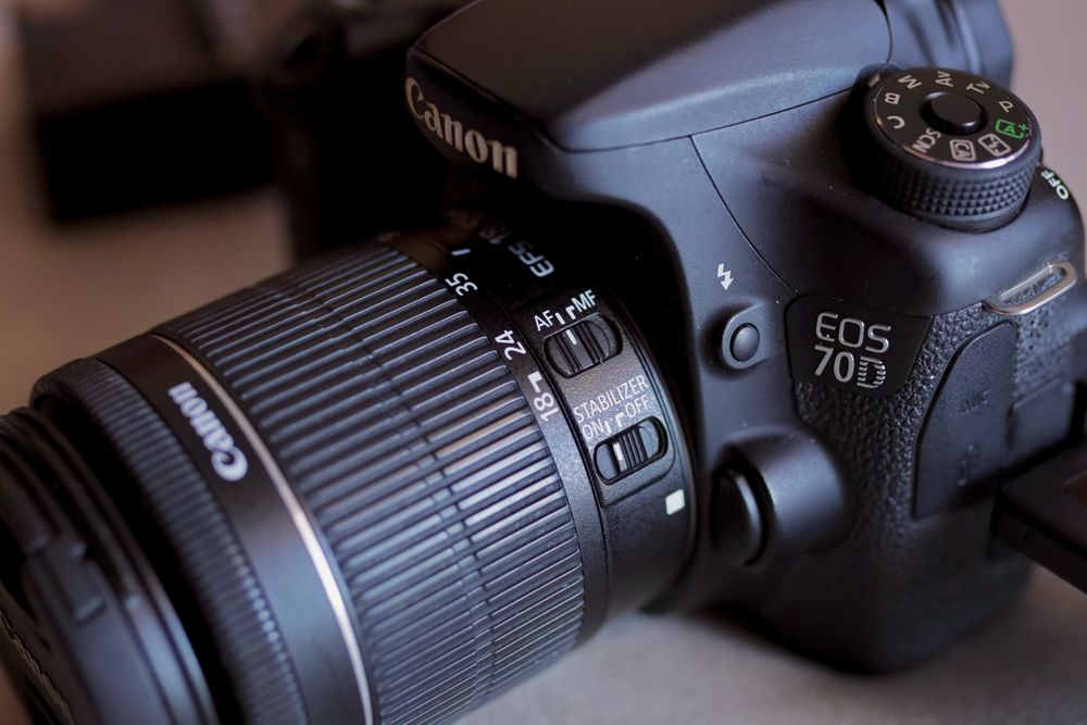 Canon 70D + 18-55mm IS