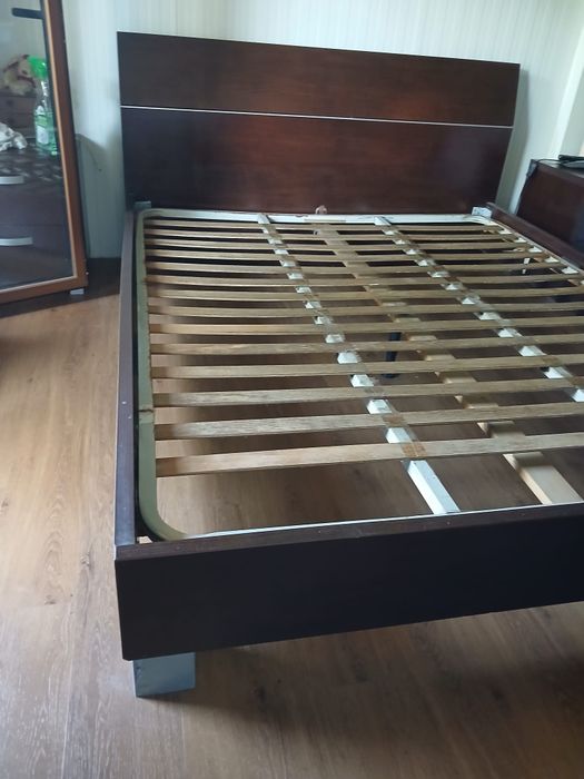 Cama de casal usada