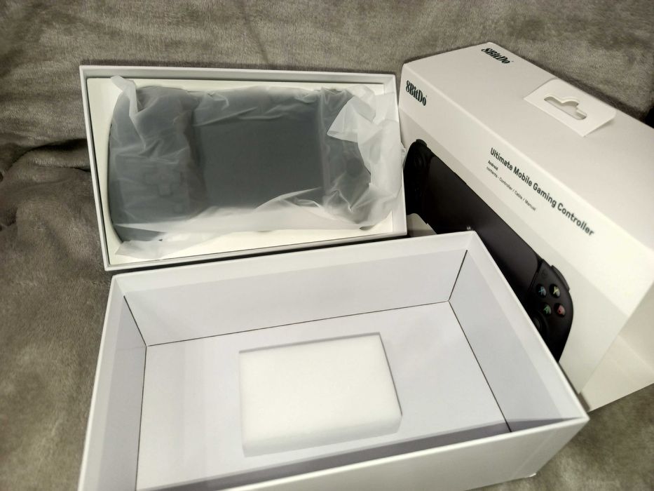Геймпад 8Bitdo Ultimate Mobile Controller для смартфонов Android/iOS