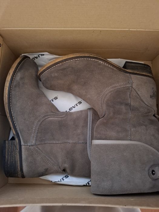 Bota Levis 38 como novas