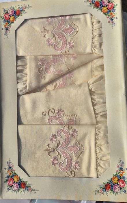 Lençóis creme e rosa