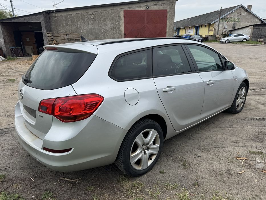 Opel Astra 1.7 rok 2011