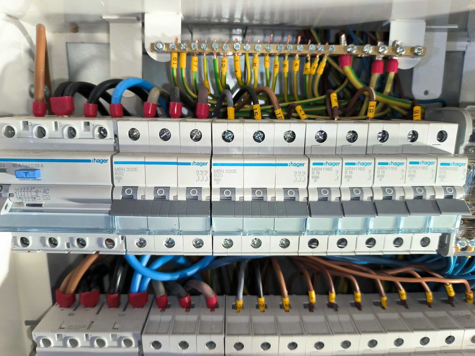 Automatyki bram, instalacje elektryczne, monitoringu