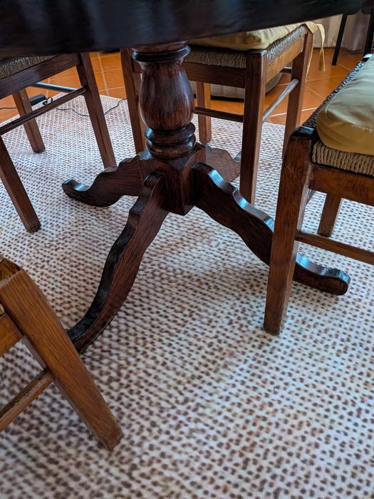 Mesa de pinho com 4 cadeiras