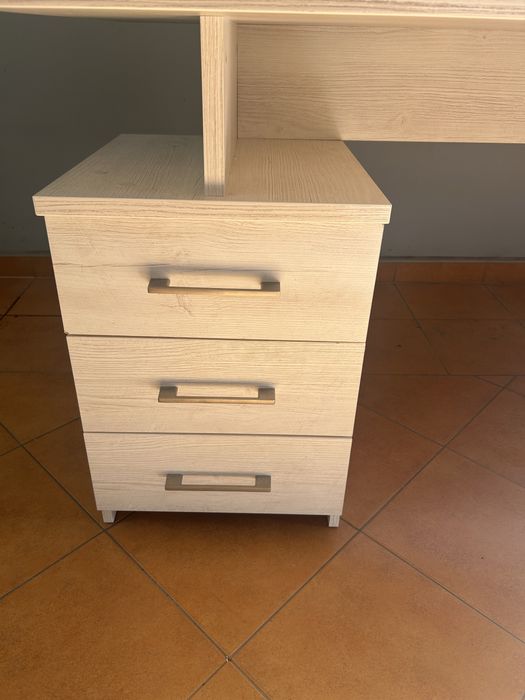 biurko szare drewno 118x66cm