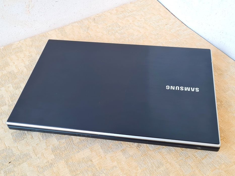 Samsung NP305  i5-2450m/Nvidia gt 520mx/озу 8гб/HDD 320гб/батарея рабочая/ Ноутбук