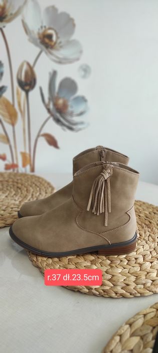 Kowbojki zamszowe firmy Next rozmiar 37
Długość 23,5 cm
Brak pudełka 
Szybka wysyłka