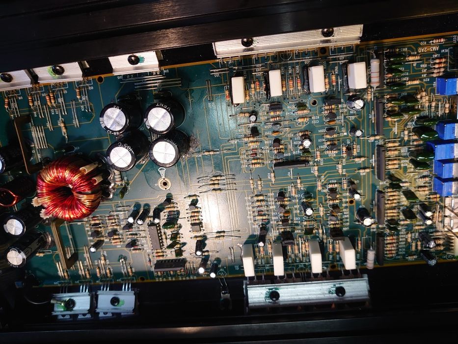 Мощный автомобильный усилитель АВ класса 2х110вт