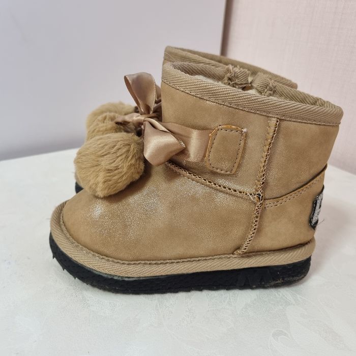 Зимові уггі для дівчинки