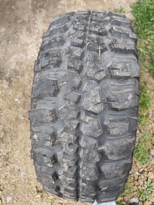 Pneus de moto 4 e pneus de 4x4