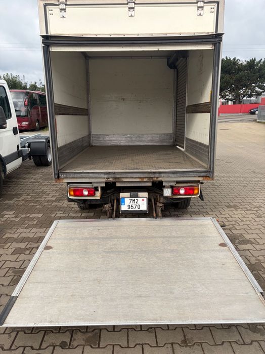 Kontener z windą załadowcza volkswagen