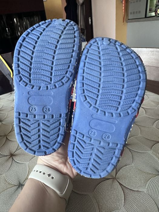 Crocsy z przypinkami