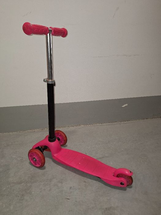 Hulajnoga trójkołowa (kółka skrętne i świecące)