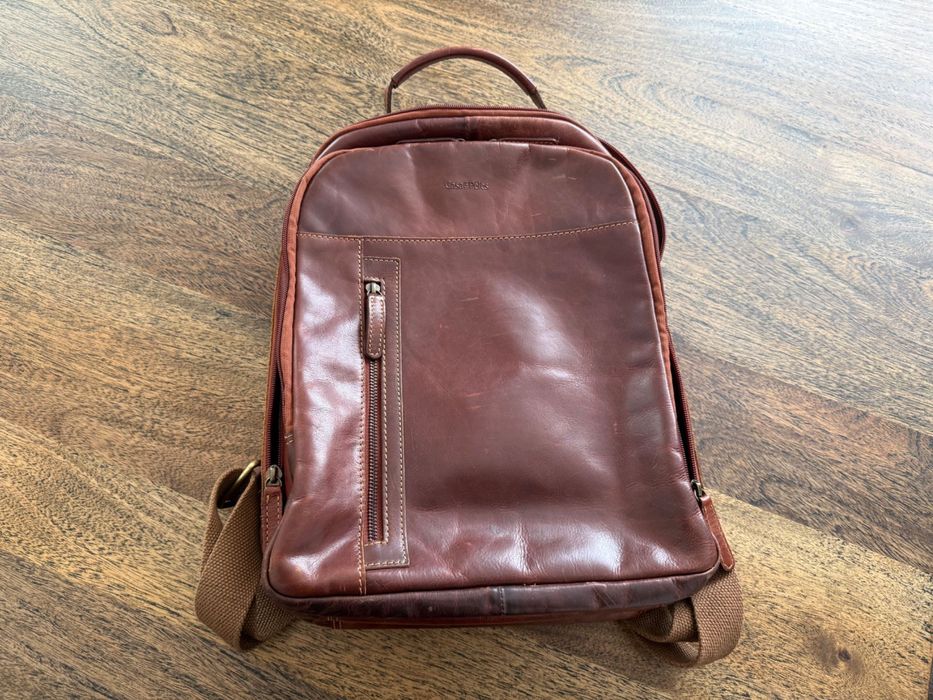 Mochila portátil em pele (Casa das Peles)