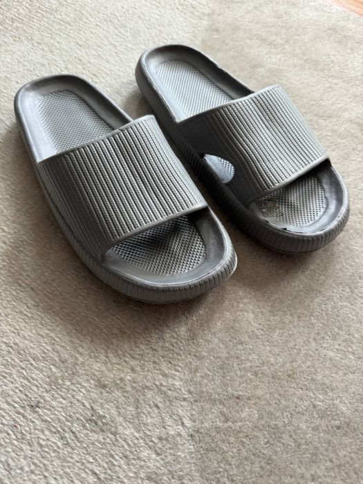 Szare klapki r.40