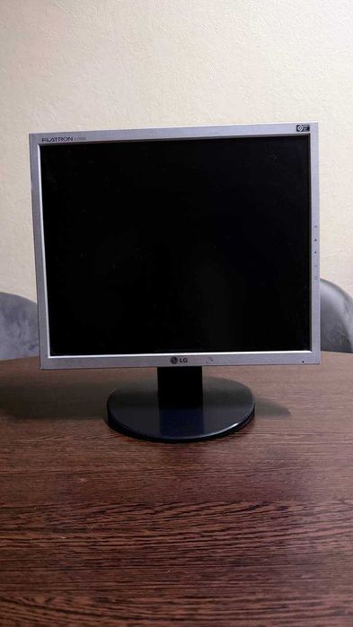 Монітор LG Flatron L1753S 17" (VGA, робочий) у повністю робочому стані.
