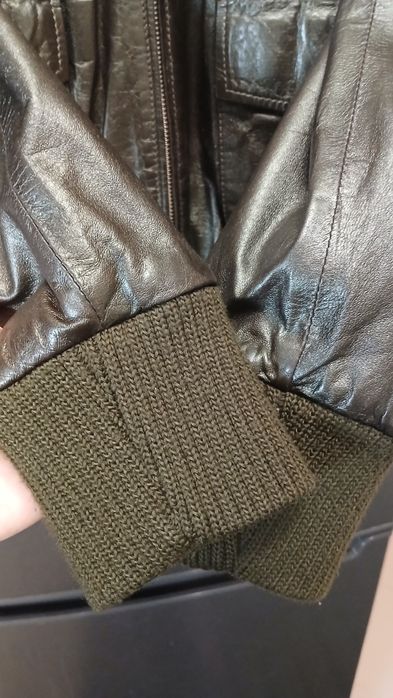 Кожаная куртка бомбер s