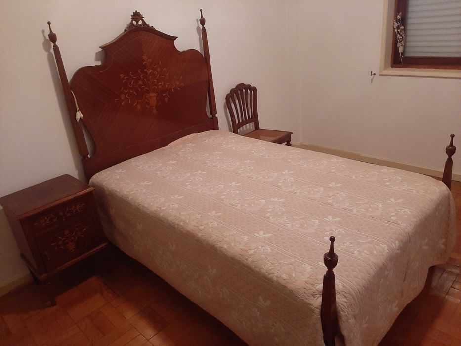 Cama + Mesa de Cabeceira + Cadeira Estilo D.ª Maria madeira qualidade