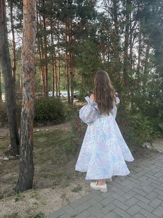 Продам     сукню
