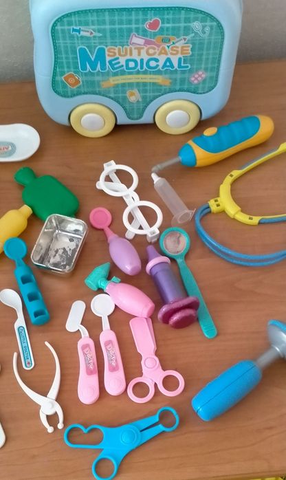 Продам іграшкову лікарню .