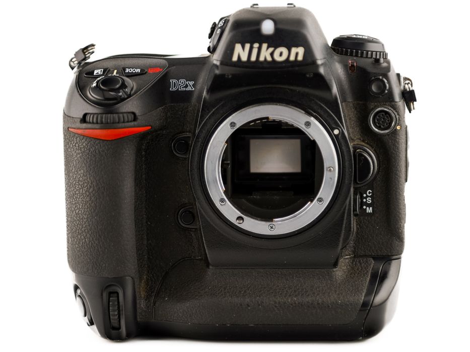Lustrzanka Nikon D2x z ładowarką - przebieg 89790