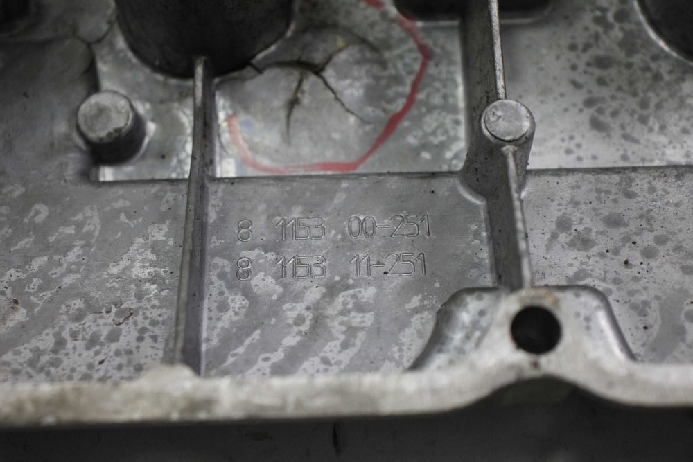 Deutz 2.3 diesel komatsu 2011 pokrywa zaworów głowicy dekiel wlew