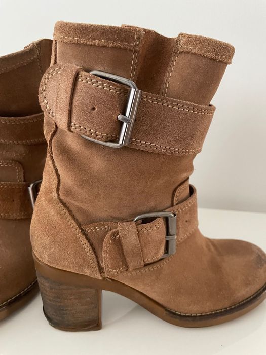 Botas castanhas cano médio