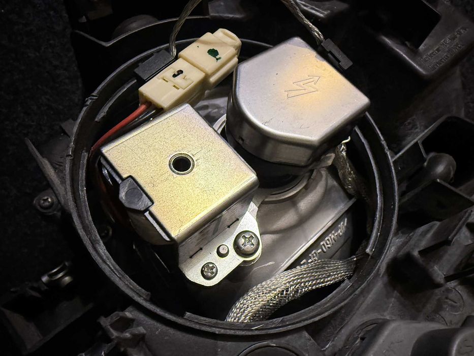 Reflektor Nissan Pathfinder R51 Xenon