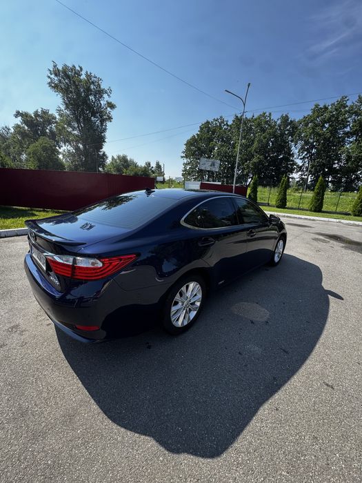 Продам  Lexus ES 300 H