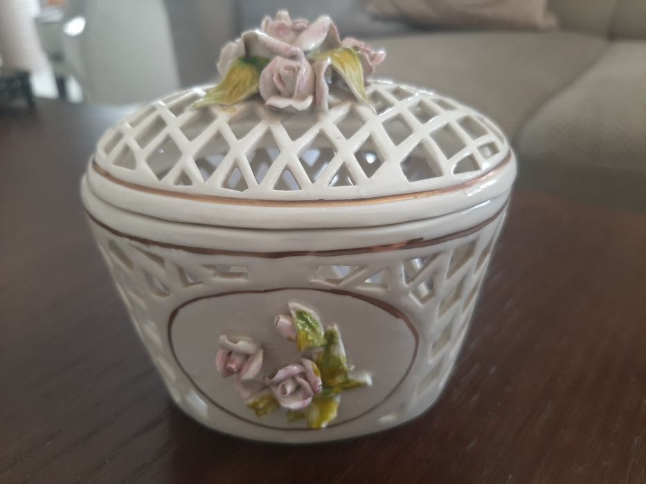 Ażurowy zestaw porcelanowy - 5 el.