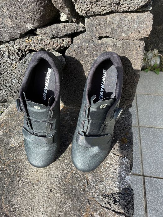 Sapatos Bontrager com sistema da Boa