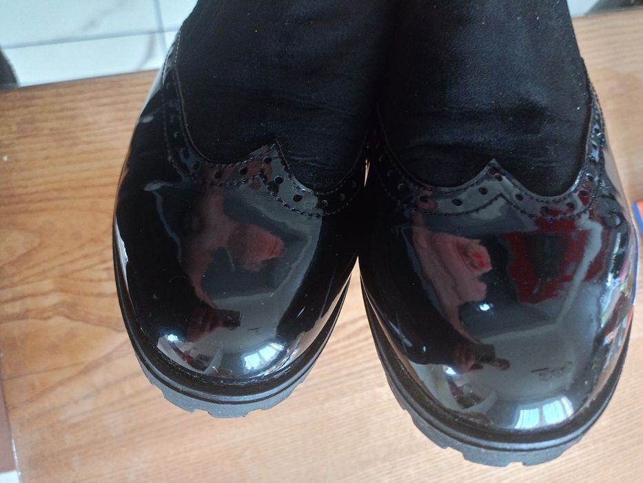Czarne buty 38 botki lakierowane