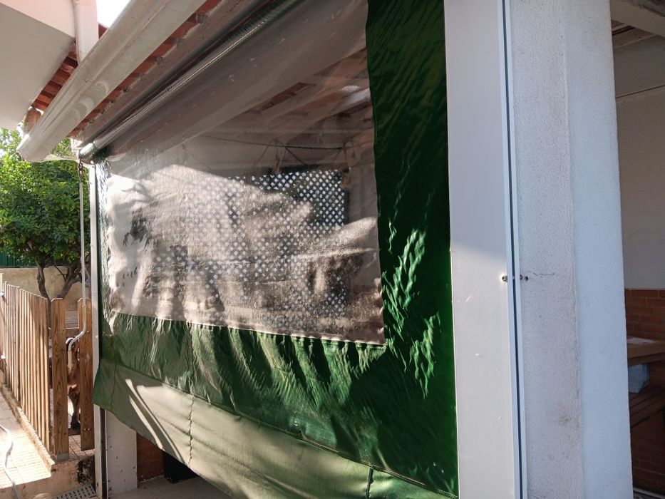 Toldo verde e transparente manual
