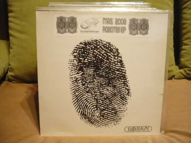 Maxi Single z muzyką w klimatach elektro, house, techno.65xLP. Polecam.
